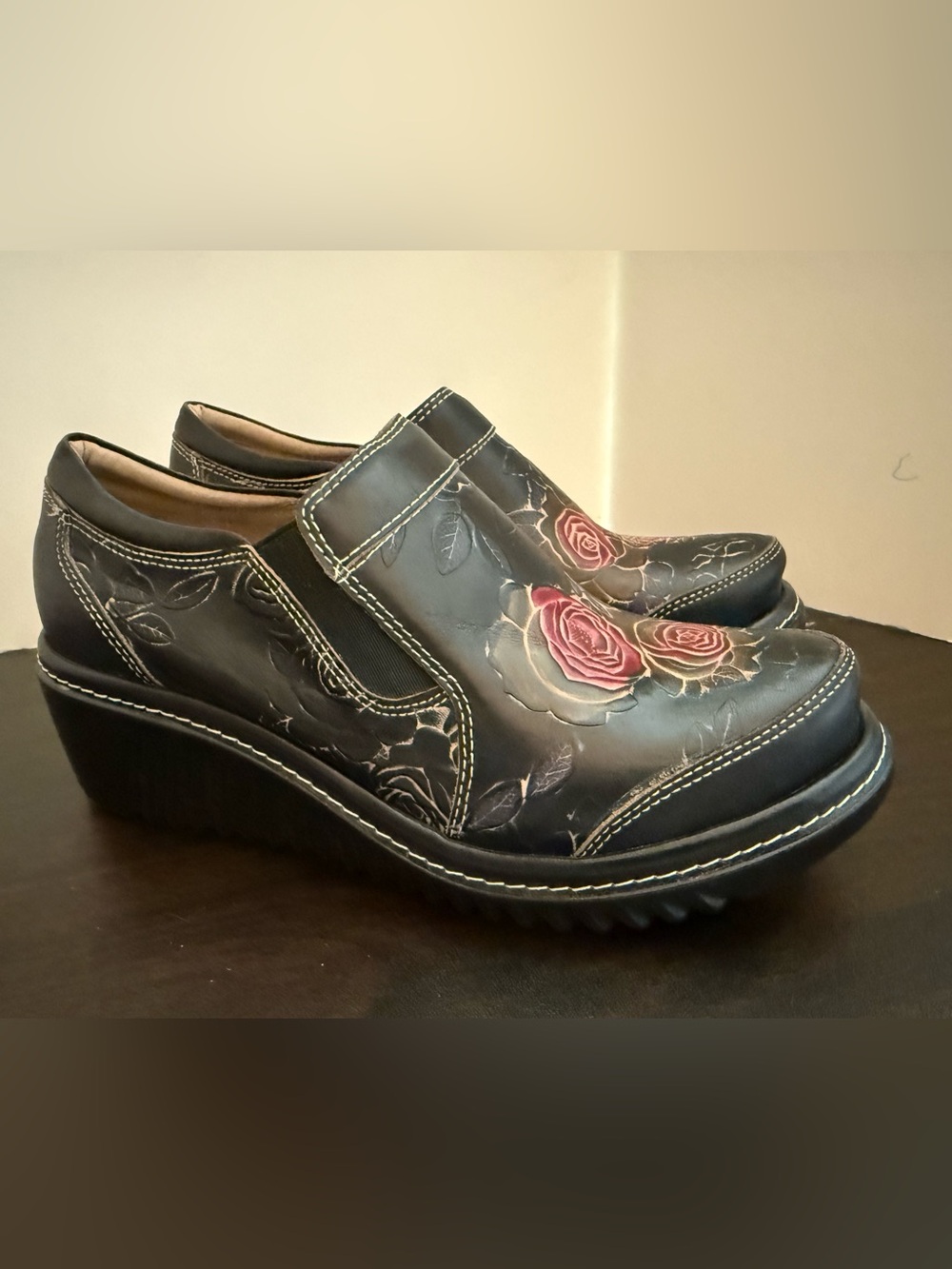 L artiste Black Leather Slip-On Wedge Shoes with Pink Rose Embroidery NWOT